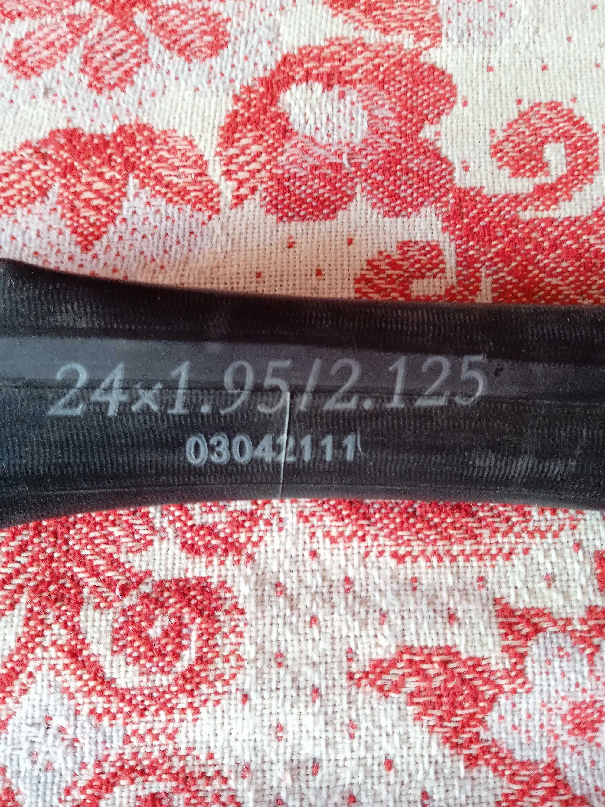 Продам покрышки с камерой на велосипед.