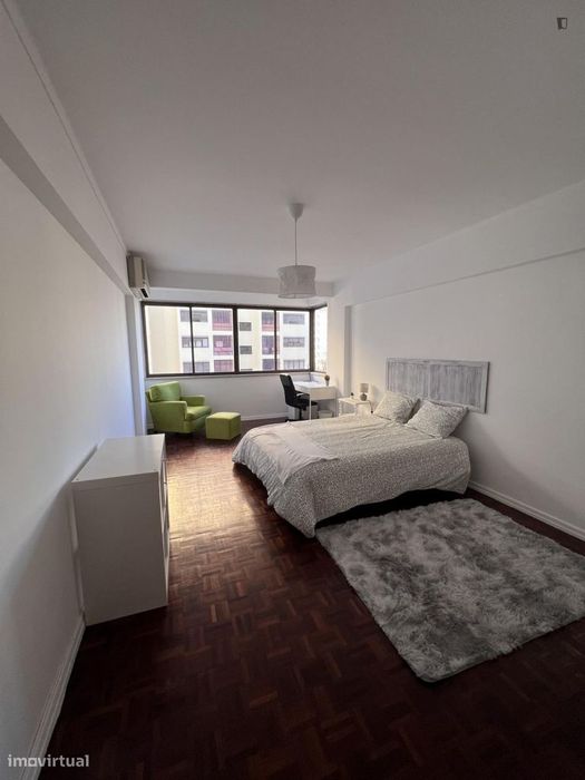 Quarto - localizado em Sacavém Lisbon