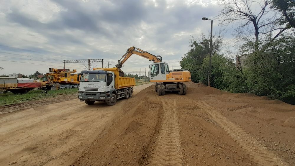 Uslugi wywrotką koparko-ładowarką kucie młotem zagęszczarka zgrzewarki