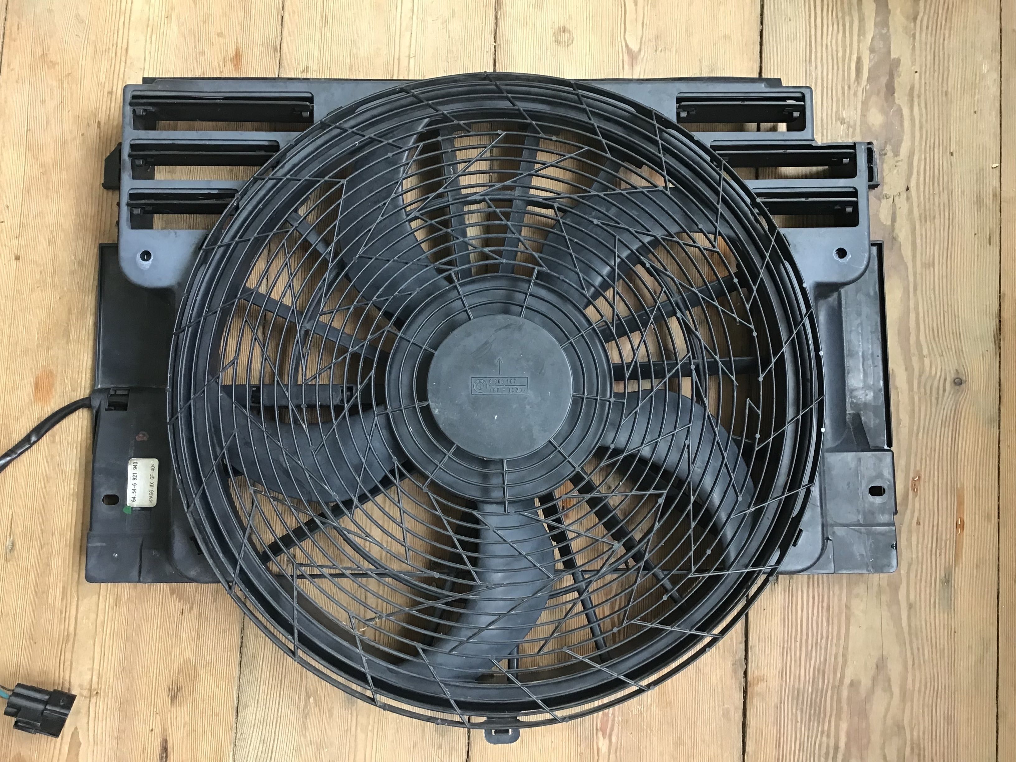 Вентилятор радиатора/кондиционера БМВ Х5 Е 53 и к другим моделям.