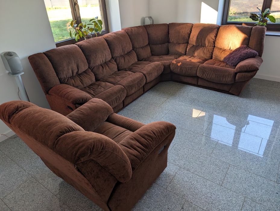 Sprzedam zestaw wypoczynkowy narożnik + fotel z funkcją komfort