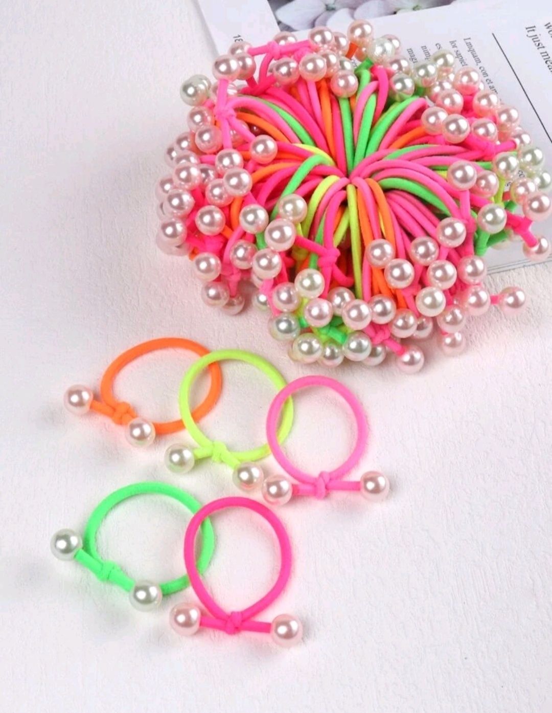 Neonowe gumeczki z perełkami