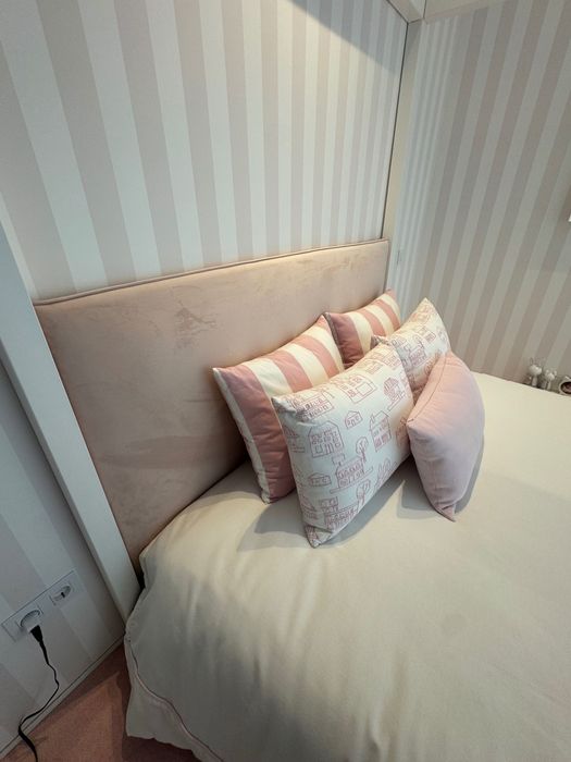 Cama de menina em madeira lacada