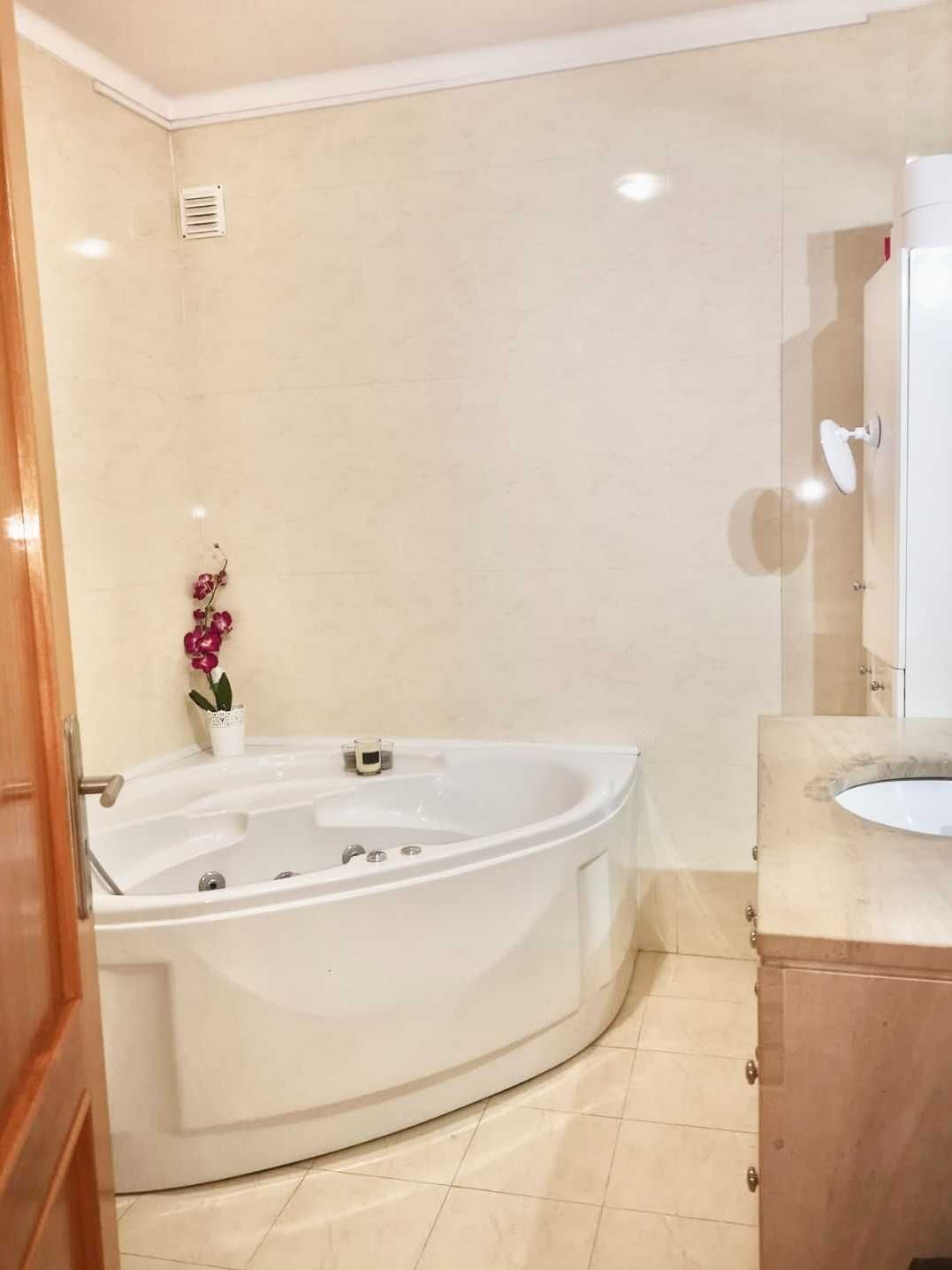 Excelente Apartamento T4 + "T0" no centro de Mafra