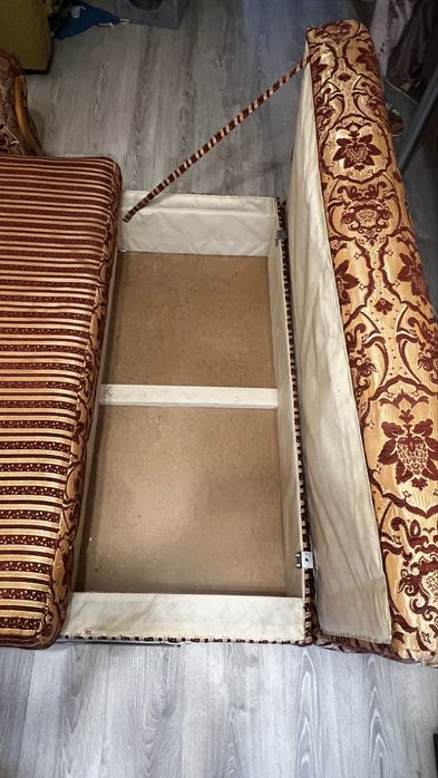 Продам диван в хорошем состоянии.