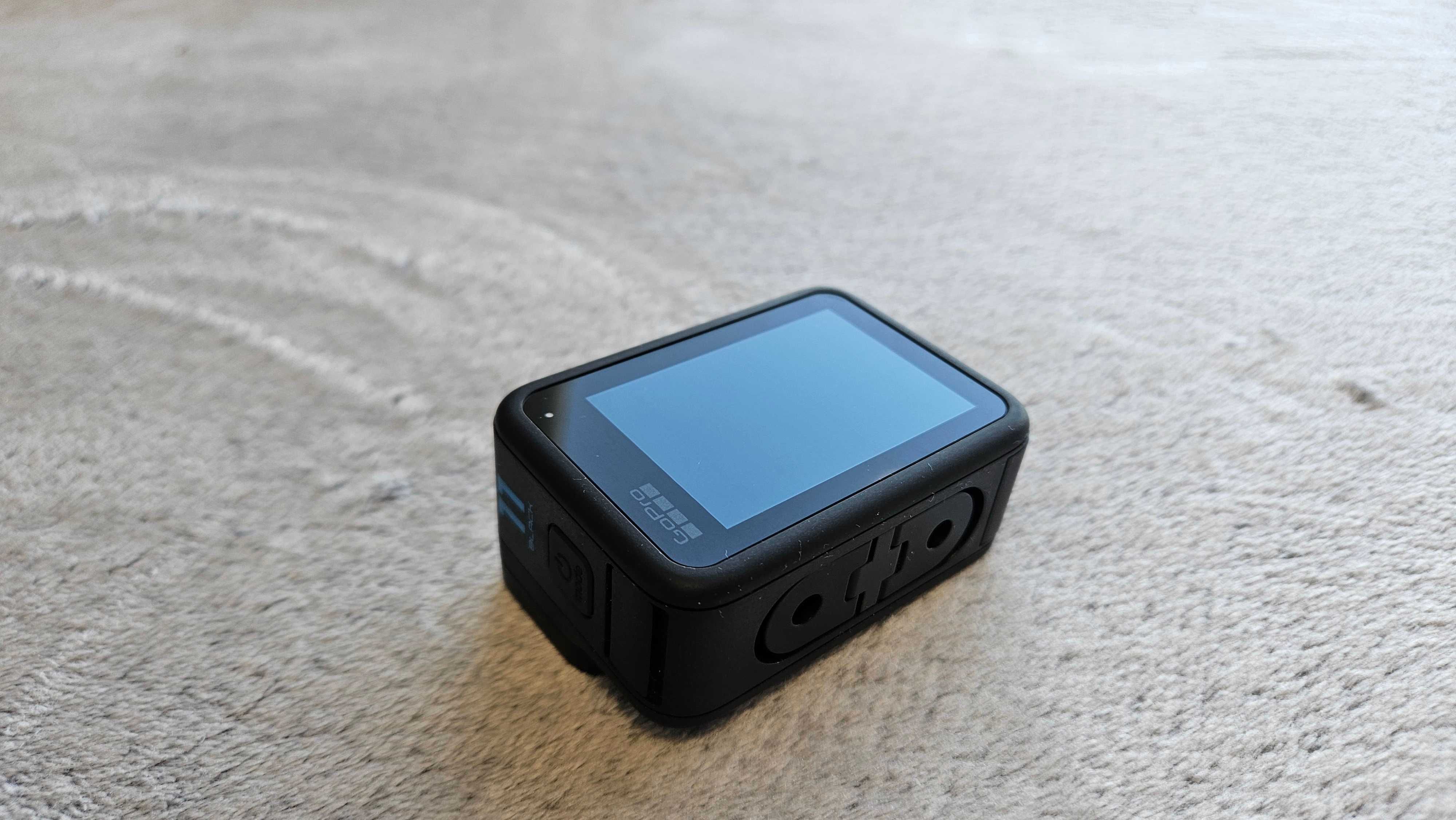 Екшн-камера GoPro HERO11 Black в стані нової та Kingston 128gb