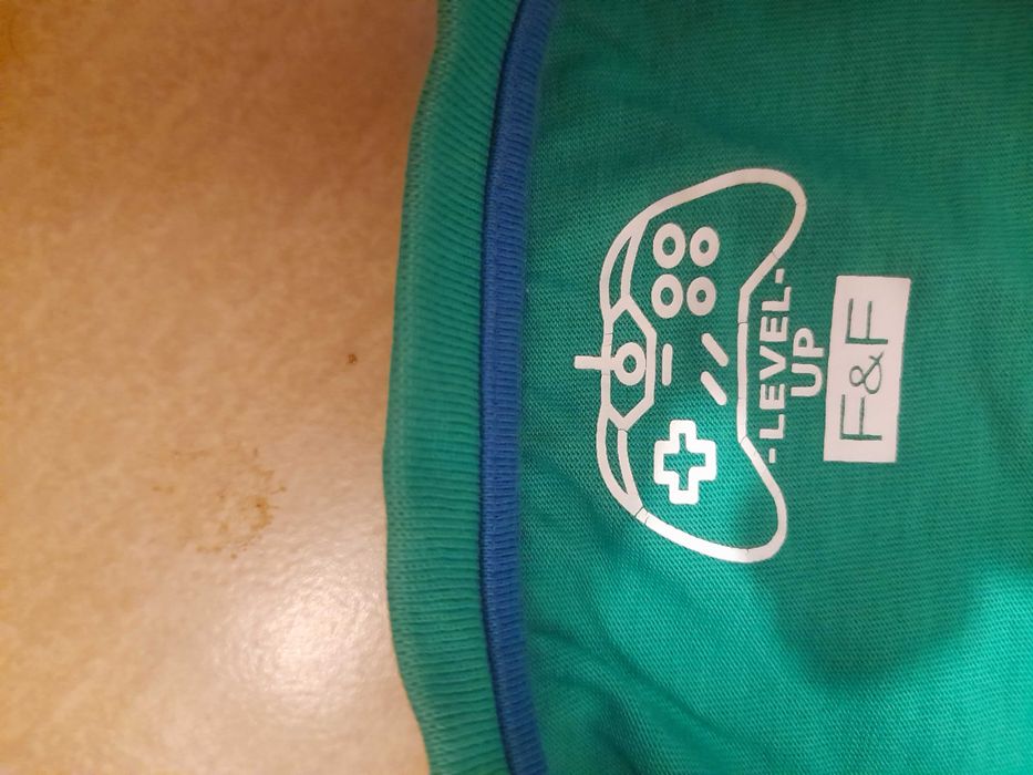 Bluzka  z piłką  z cekinów 134