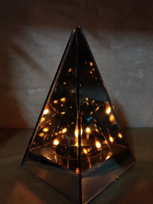 Lampion piramidka 3D na baterie efekt nieskończoności płomienia 20 cm