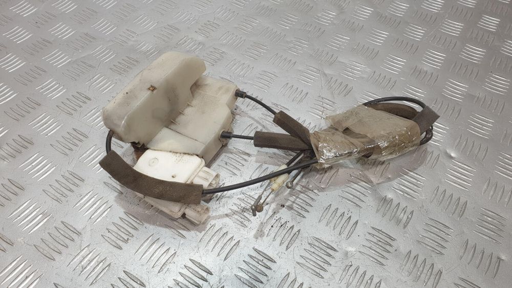 Замок двери задний правый 82500JR21A  Nissan Navara D40 разборка