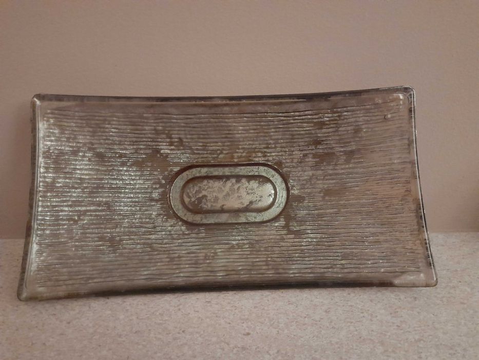 Bandeja com bolas decorativas em vidro