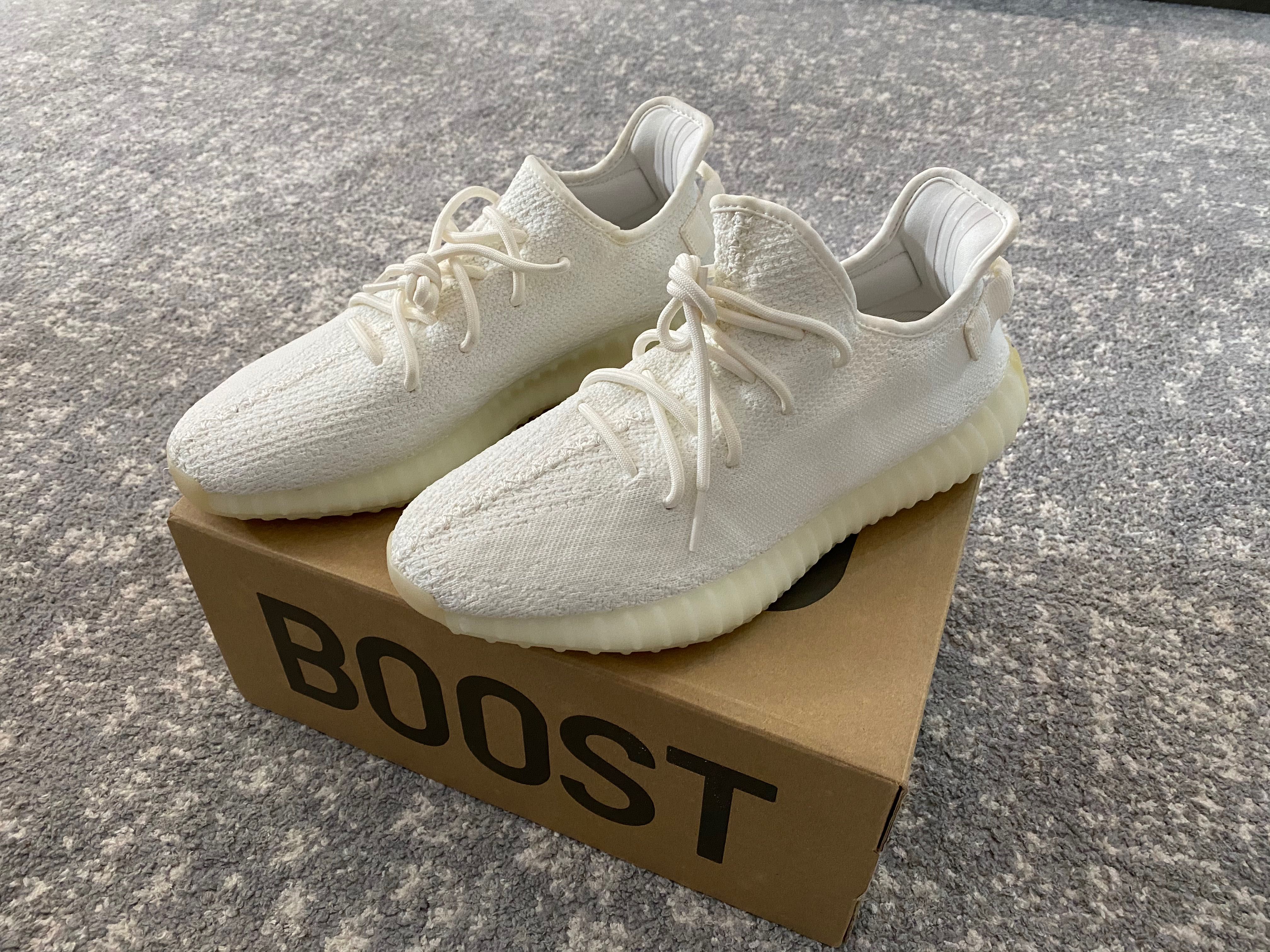 Yeezy Boost 350 v2 TRIPLE WHITE / Cream White