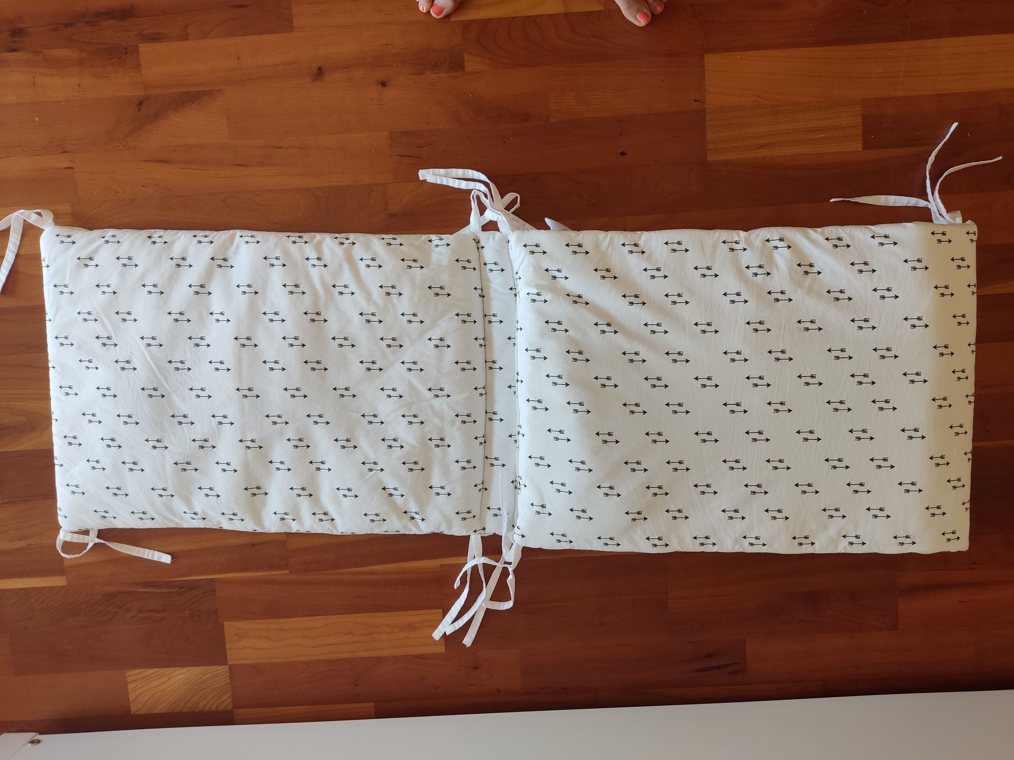 Contorno de berço La Redoute branco com flechas