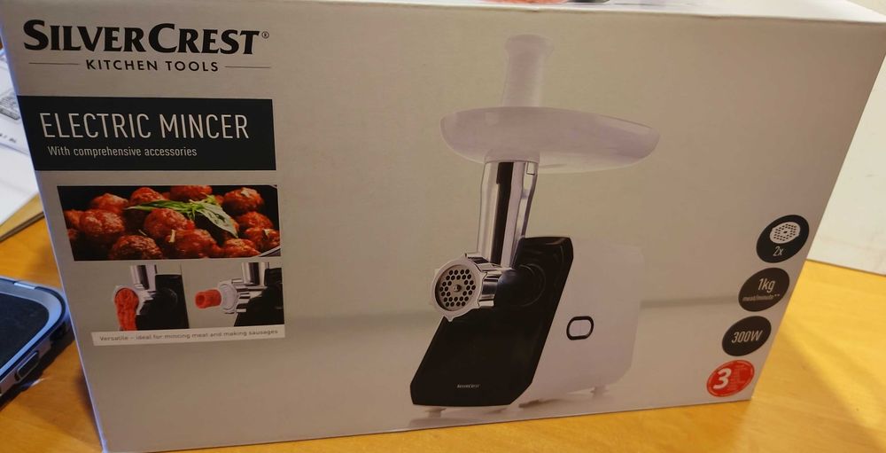 Elektryczna maszynka do mielenia mięsa - nowa