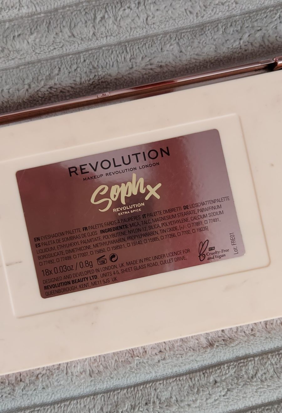 Makeup Revolution Soph X paleta 24 cieni do powiek jak nowa!