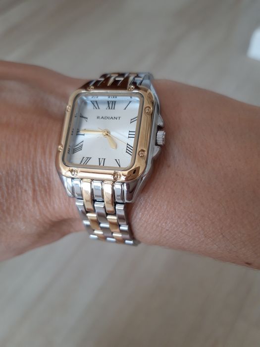Relógio prateado e dourado Radiant