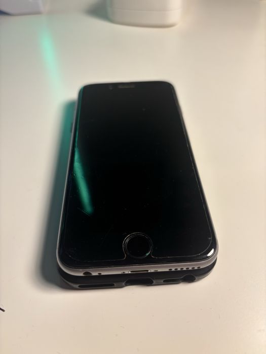 Iphone 6s srebrny + etui