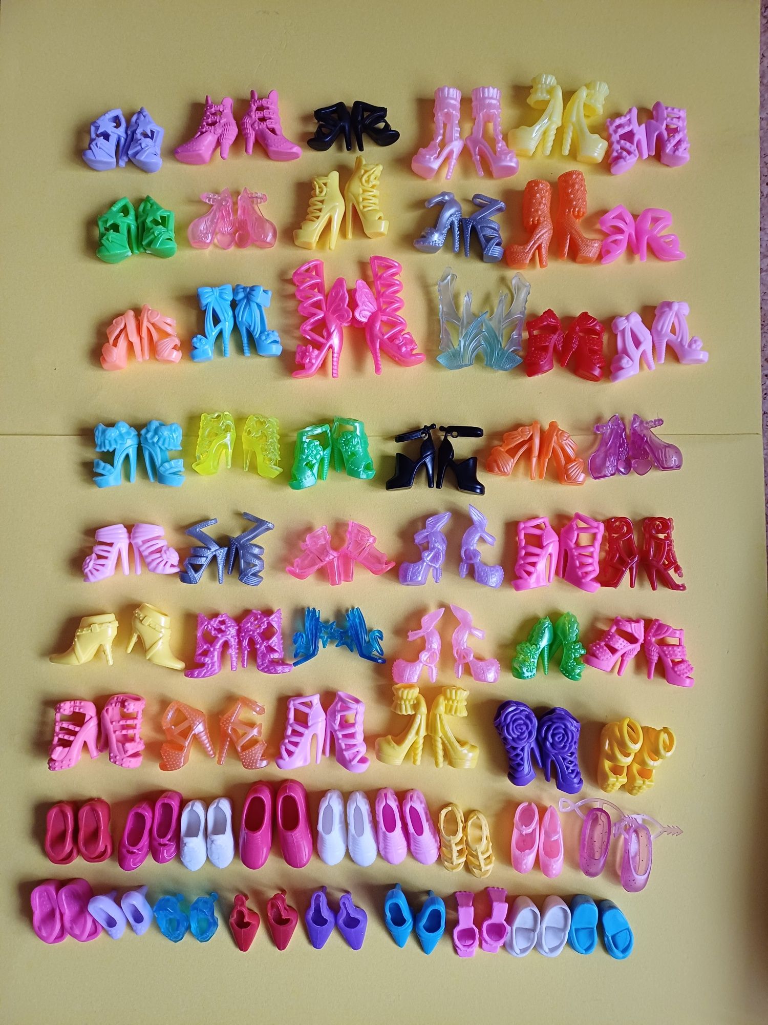 Sapatos para bonecas barbie. Novos. 1,25€ cada