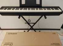 Pianino cyfrowe Roland FP-10 BK wraz ze statywem i pedałem