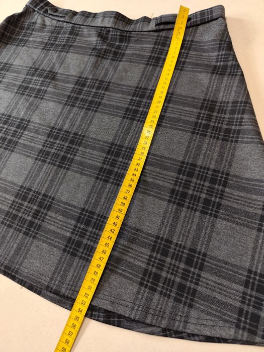 Saia de Inverno com Padrão Xadrez - C&A (Nova - XXXL - T.46)