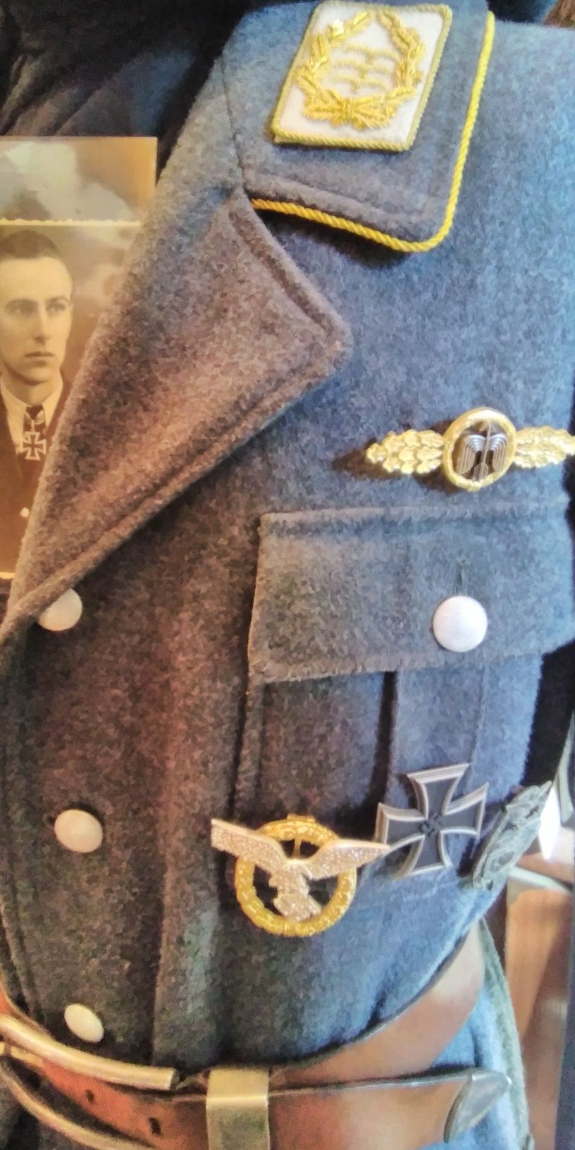 Militaria , Casaco , chapéu, condecorações da Luftwaffe.