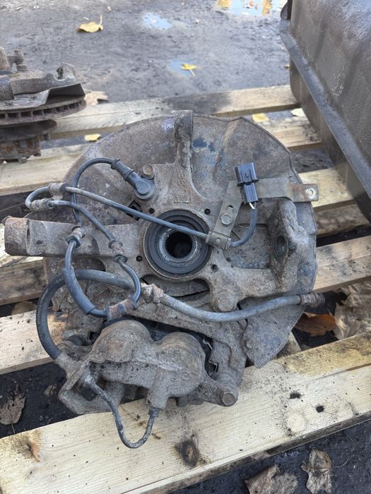 MR113895,Mitsubishi l200 Поворотний кулак правий, лівий в зборі з abs