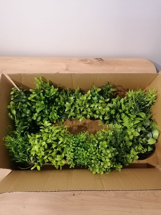 Sztuczne kwiaty w doniczkach