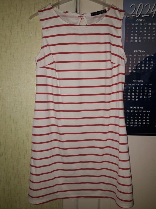Сукня в полоску розміру М