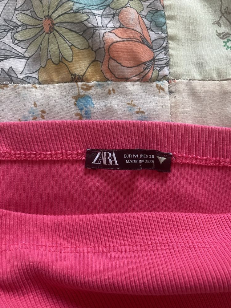 Różowa krótka obcisła sukienka w stylu Barbie