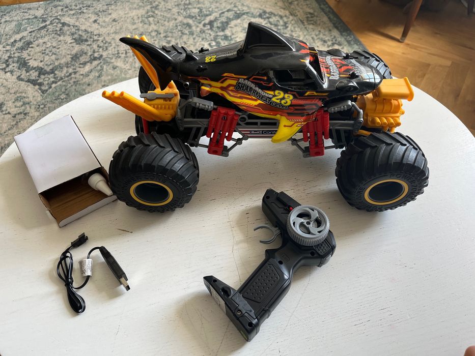 Revell Control Monster Truck Shark 1:16