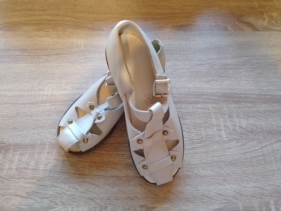 Продам наві ретро сандалі з натуральної шкіри