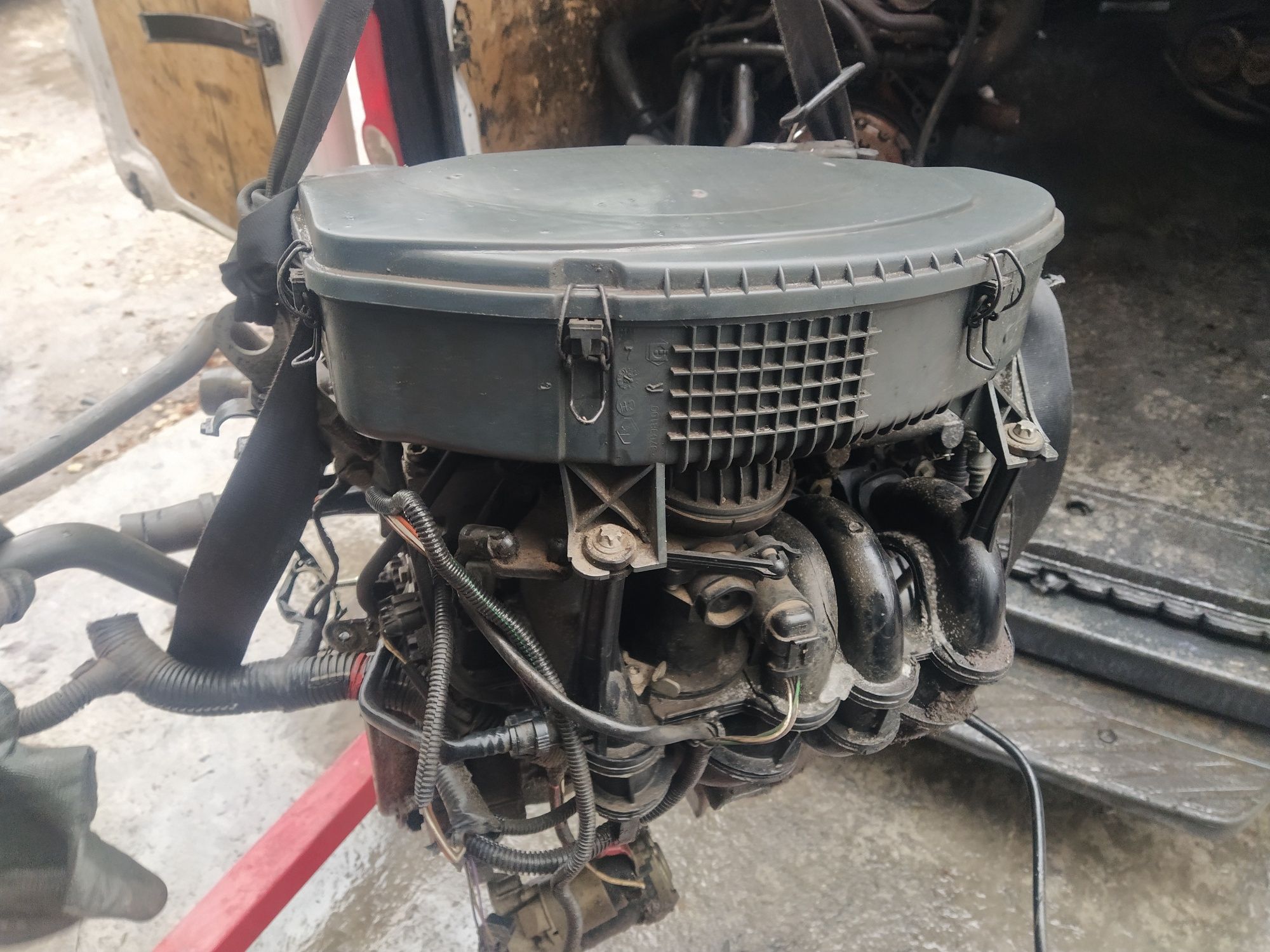 Мотор двигун двигатєль Dacia Logan Renault logan sandero 1.4i