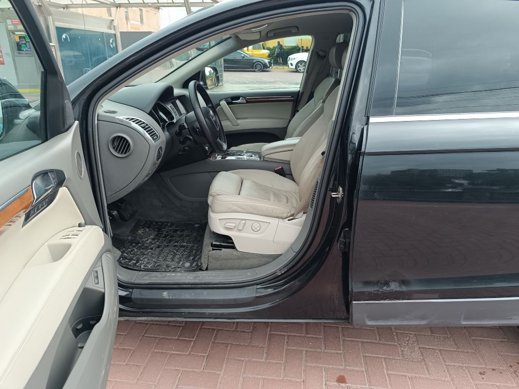 Свіжа Audi Q 7.    3.0TDI