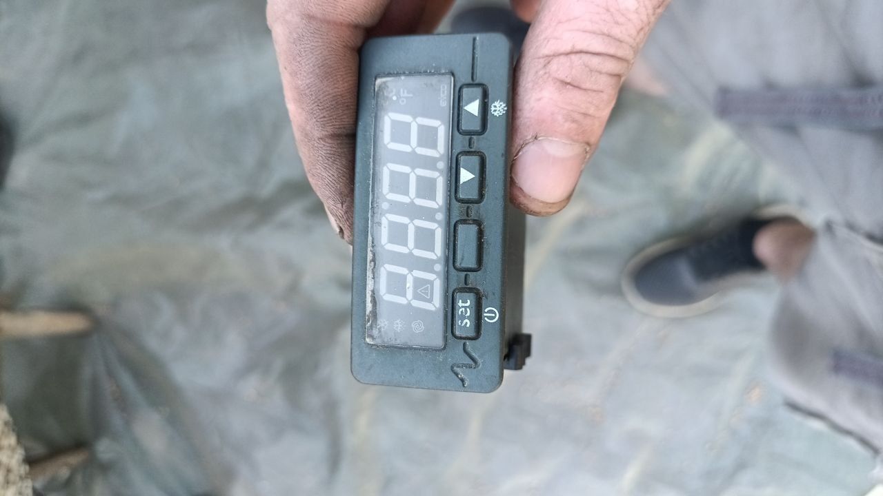 Продам контролер для ветриних холодильников новий
