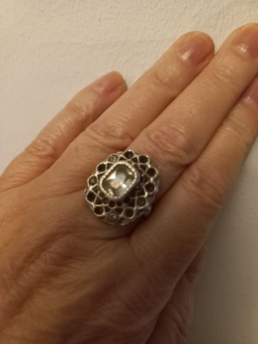 Stare srebro sygnowane pierścionek z oczkiem lata 50