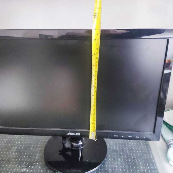 Monitor ASUS VS197DE 18.5'' 1366x768 D-Sub mede 45x28cm A funcionar
