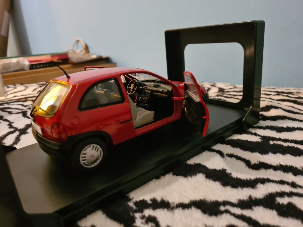 Opel corsa b 1:24 whitebox