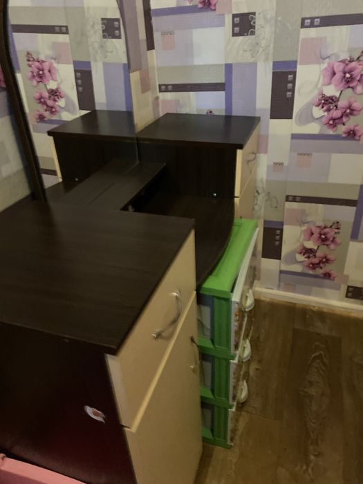 продам туалетный столик