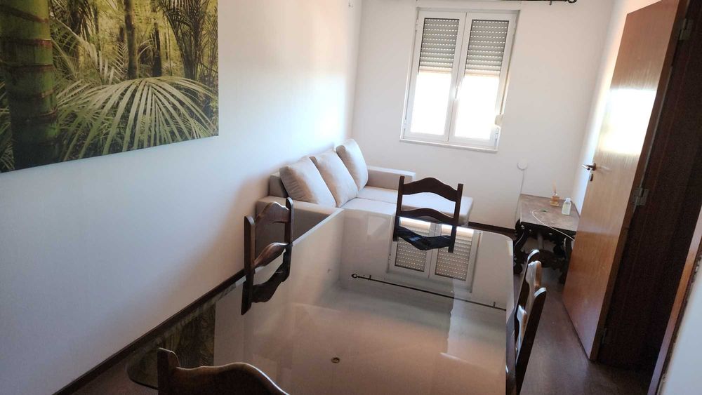 Alugo apartamento T2 - Junto à Campos Melo.