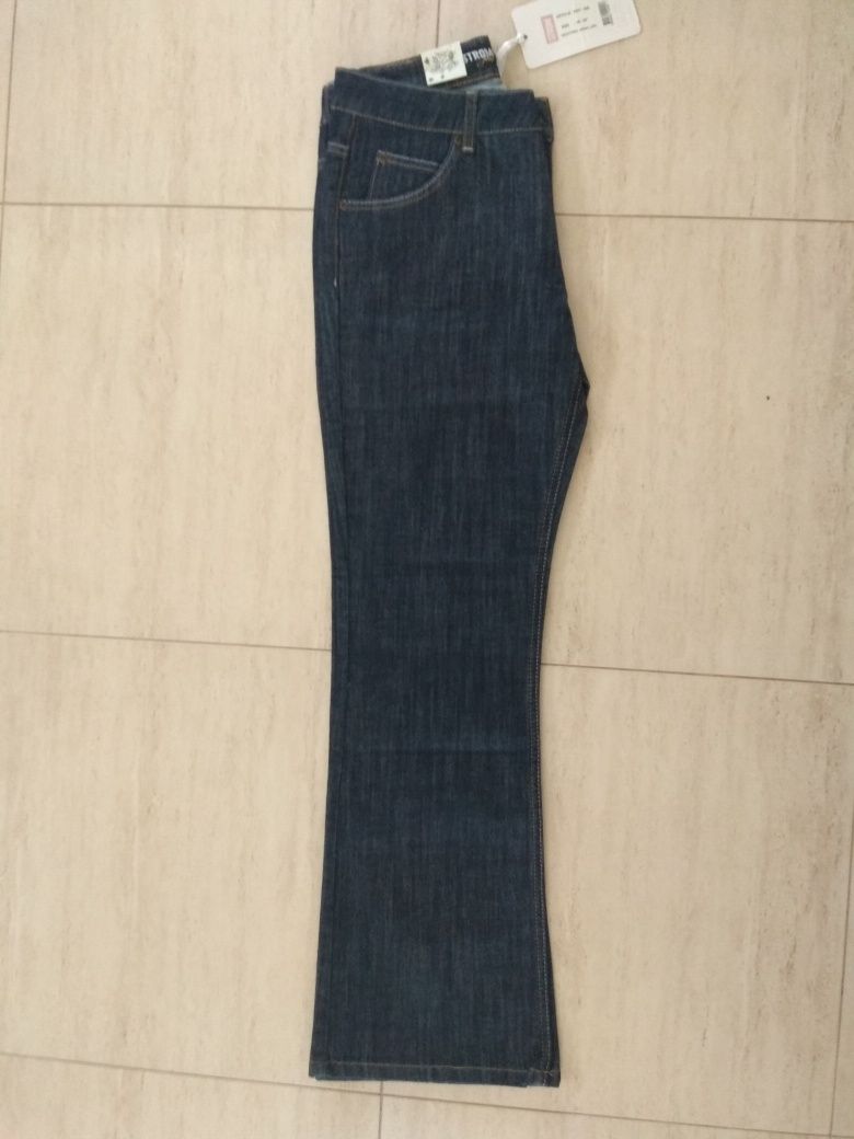 Spodnie jeansowe Strom