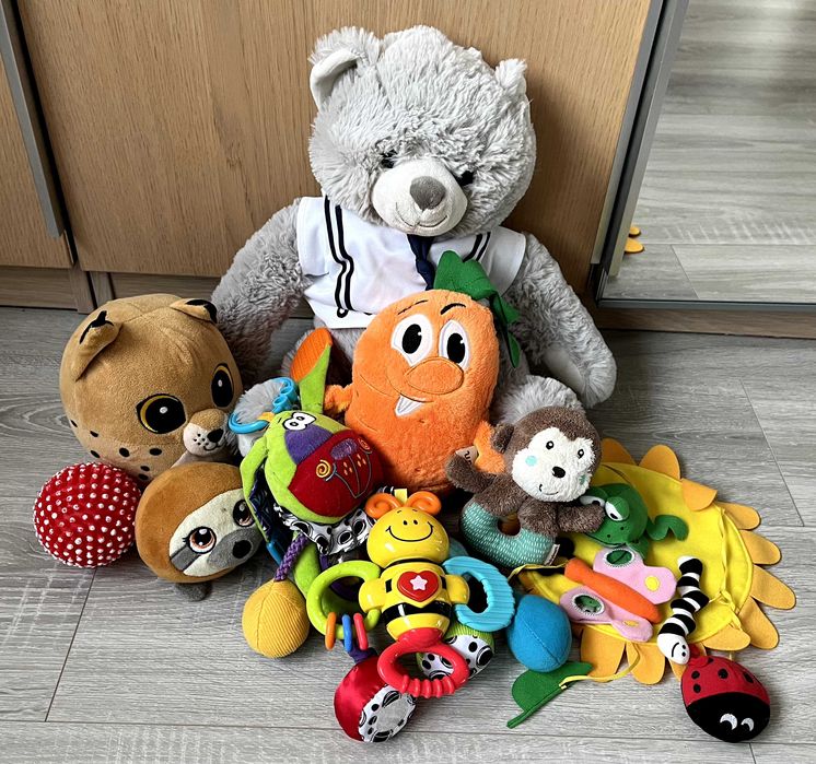 Zestaw maskotek i zabawek sensorycznych