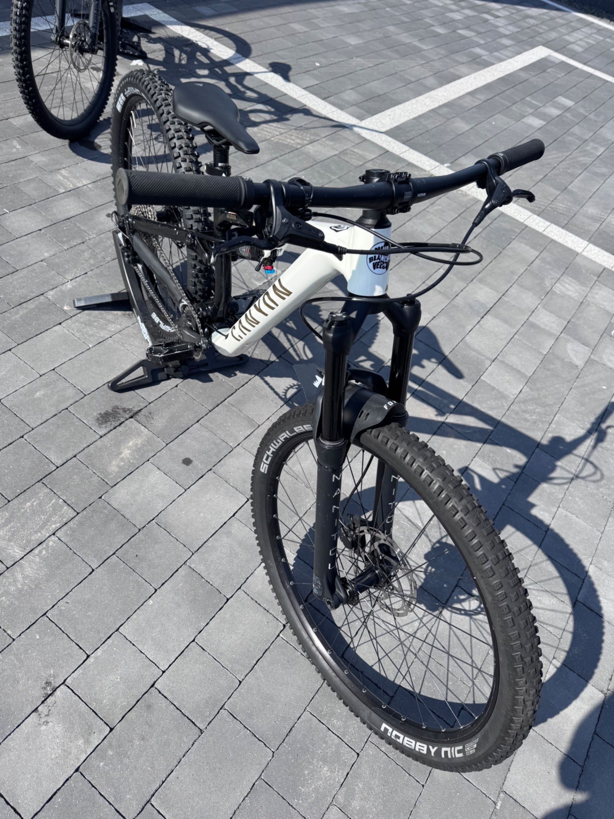 Canyon Young Hero Neuron 2023  XS