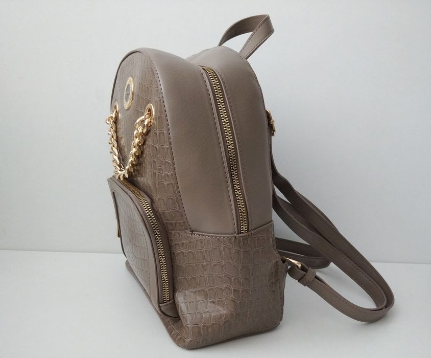 Plecak Monnari szaro- beżowy ze złotym łańcuchem