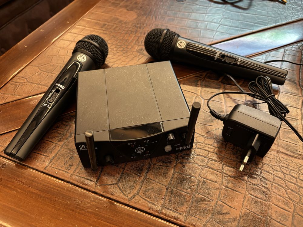 Mirofones AKG sem fios (conjunto)