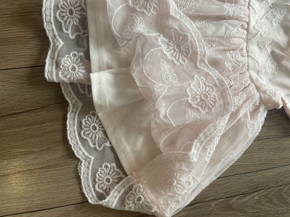 Elegancka Sukienka chrzciny 74 ecru jasny roz koronka