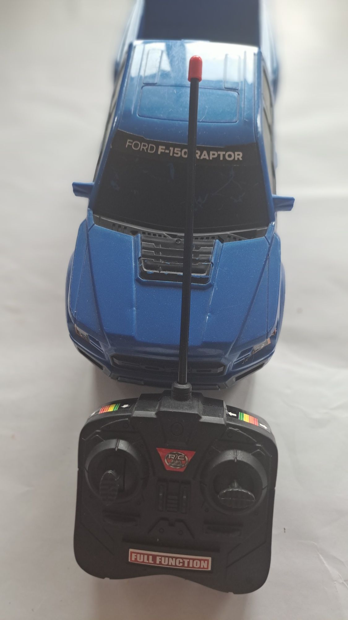 Zdalnie sterowany Ford F-150 Raptor z joystikiem wymiary 33x13 cm