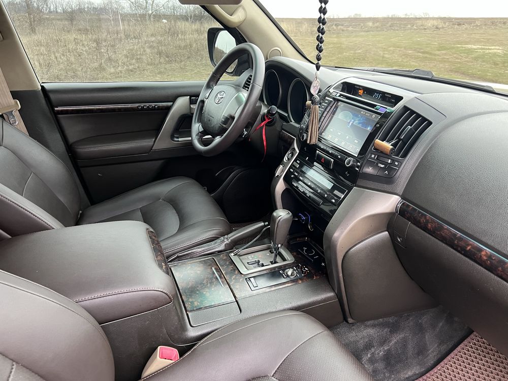 Toyota Land Cruiser 200