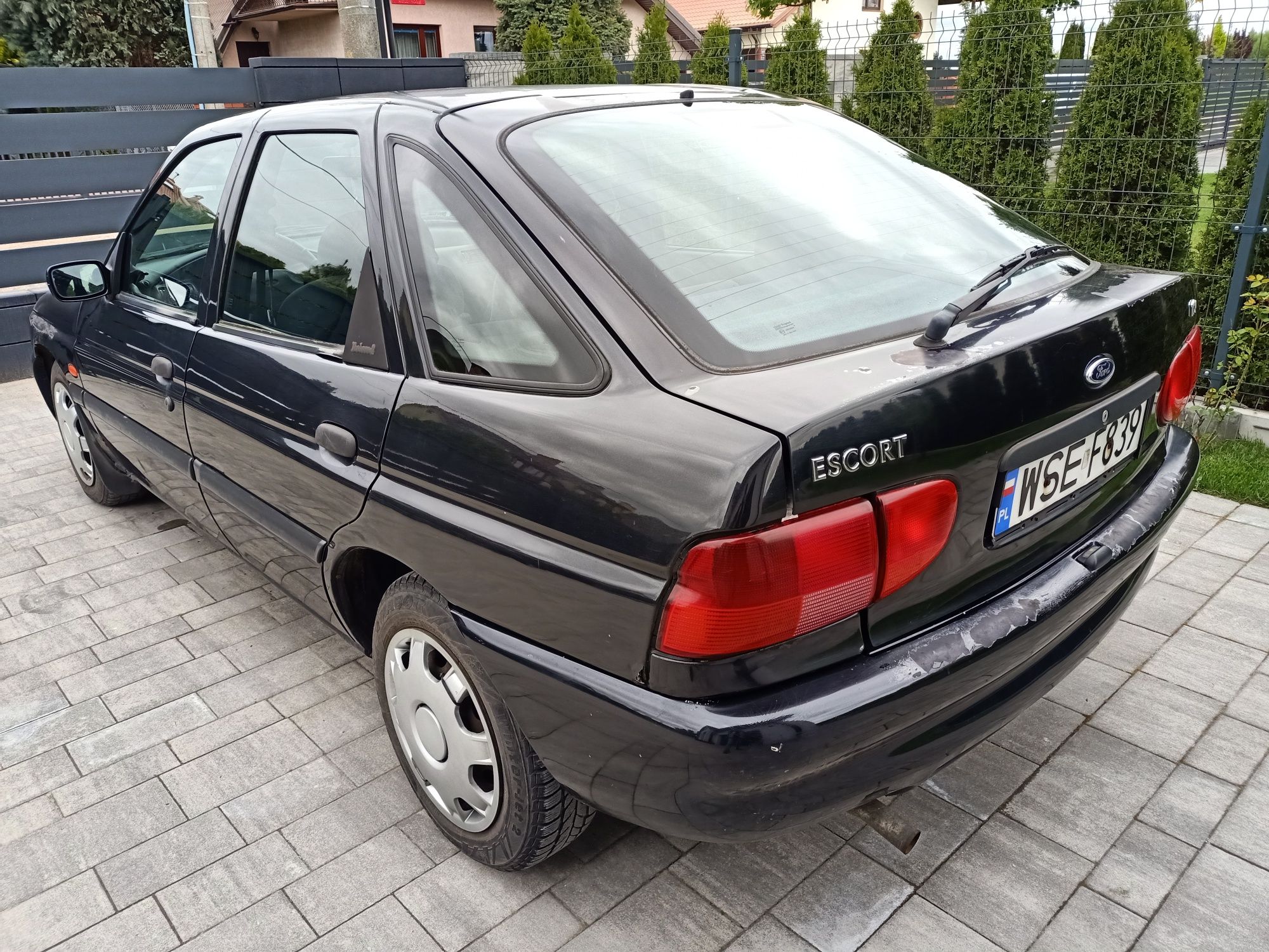 Ford Escort 1.6 benzyna