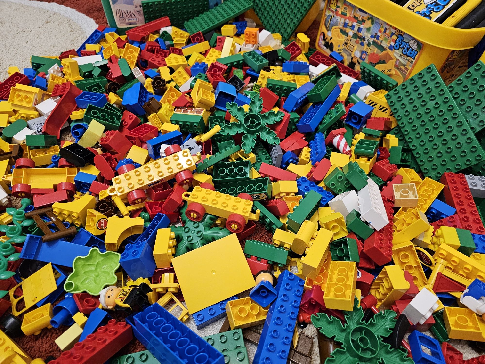 Конструктор LEGO DUPLO 5 ящиків до 800 шт