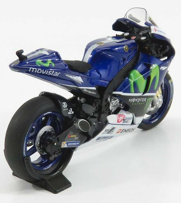1/18 yamaha yzr-m1 movistar testbike 2016 valentino rossi (minichamps)
