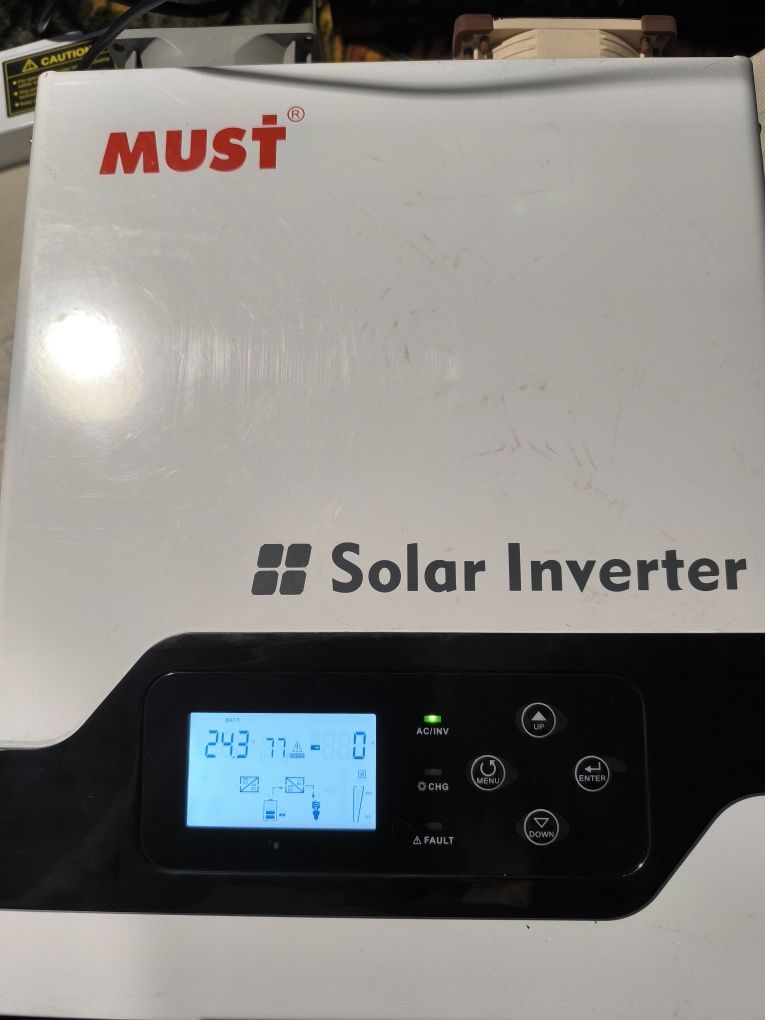Автономний сонячний інвертор Must 3200W 24V 60A (PV18-3224VPM II)